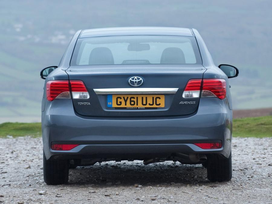  Toyota Avensis Sedan (T270) 2011 года  (UK) (фото 18 из 18)